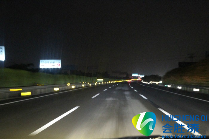 【反光漆小知識(shí)】老司機(jī)都在問(wèn)，為什么高速路沒(méi)路燈？