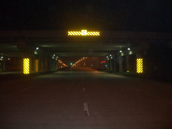 橋墩警示反光涂料這非本能的行為該如何控制？