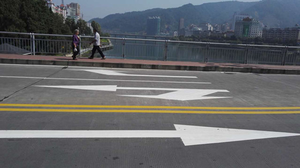 牢記道路反光漆的這些小貼士，關(guān)鍵時(shí)候可以幫上您