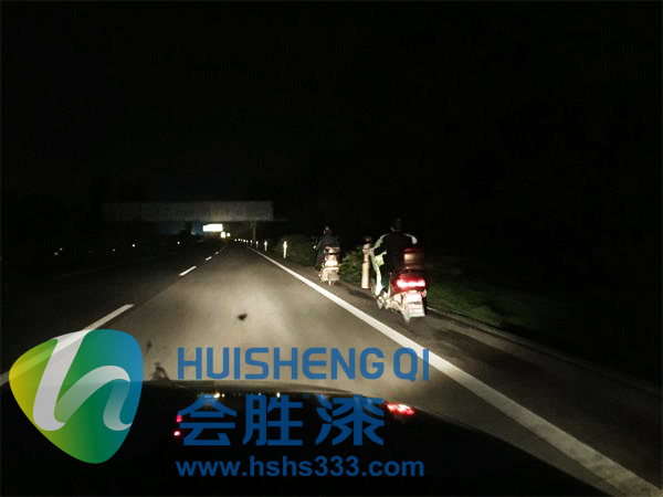 道路標(biāo)線反光漆為什么可以持續(xù)反光？