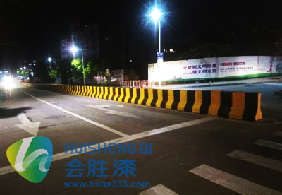 新建道路沒綠化沒反光警示？節約反光漆價格留下隱患