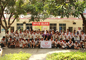 感恩的心！匯勝化工反光漆廠家同事自發組織探訪敬老院