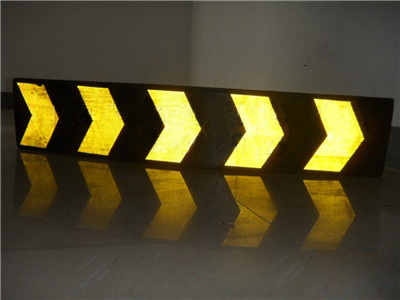 飛機(jī)錯(cuò)道降落，居然說(shuō)看不見(jiàn)機(jī)場(chǎng)跑道反光漆