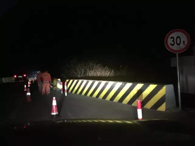 駕駛員注意！這些沒涂刷反光油漆的道路，開車要謹慎