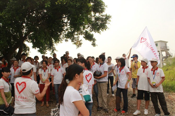 【公益】匯勝化工反光漆廠家回饋敬老院里愛心濃 志愿服務暖人心