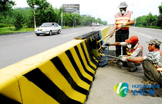 道路防撞墩反光漆離油現(xiàn)象該怎么治？