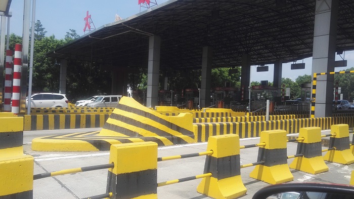 阿里水泥隔離墩反光漆