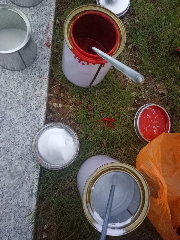 如何在施工過程中避免公路專用反光漆產生氣泡缺陷？