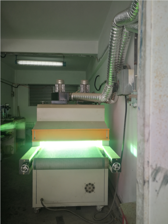 快看！施工隊(duì)都關(guān)心的馬路反光漆使用壽命