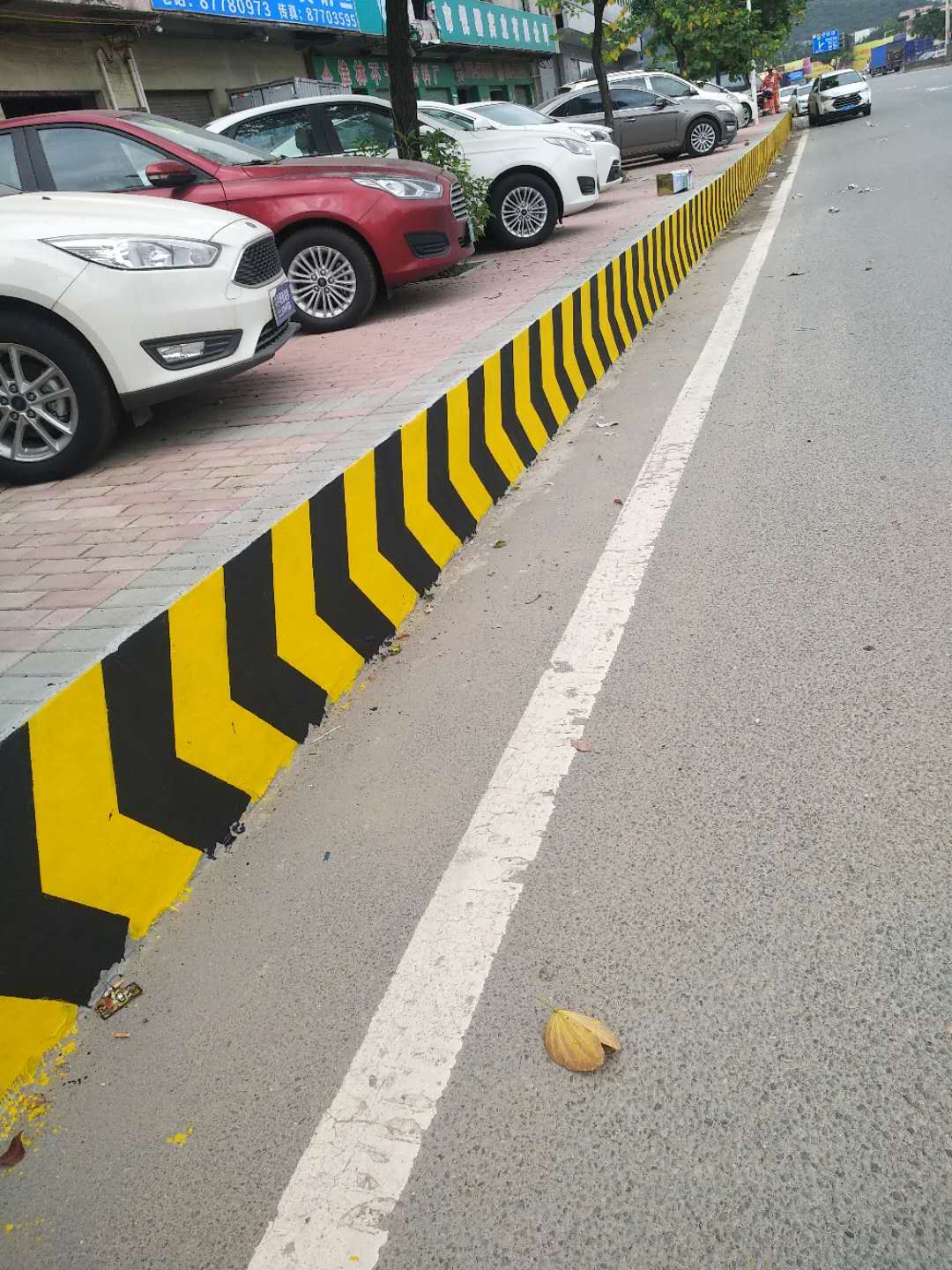還在糾結道路黃黑反光涂料為什么會流墜？看看這篇文章