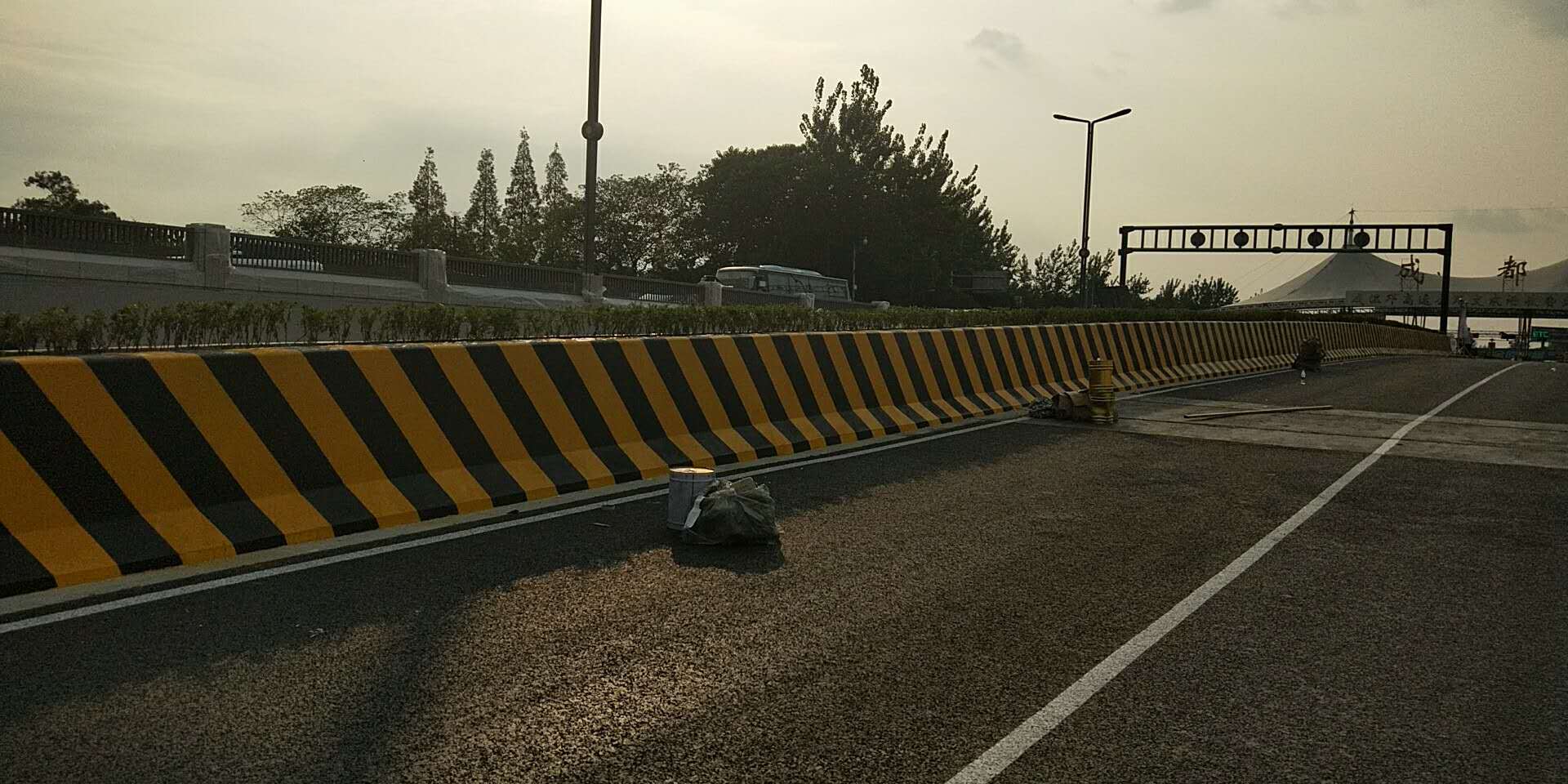 高速公路反光漆怎樣才可避免起皮和脫落呢？