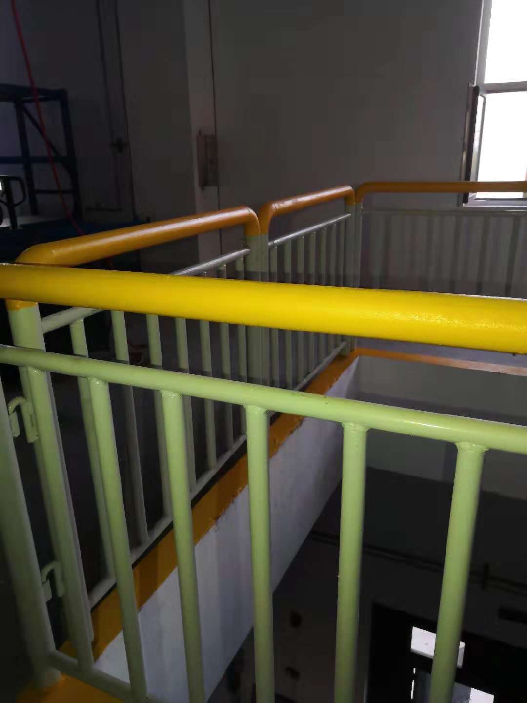 低溫、高濕雙重影響下的防護欄反光油漆該如何是好？