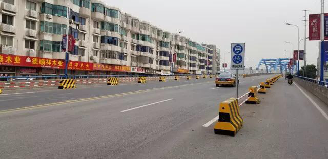 道路防撞墩反光漆總是出現氣泡？聽聽匯勝怎么說