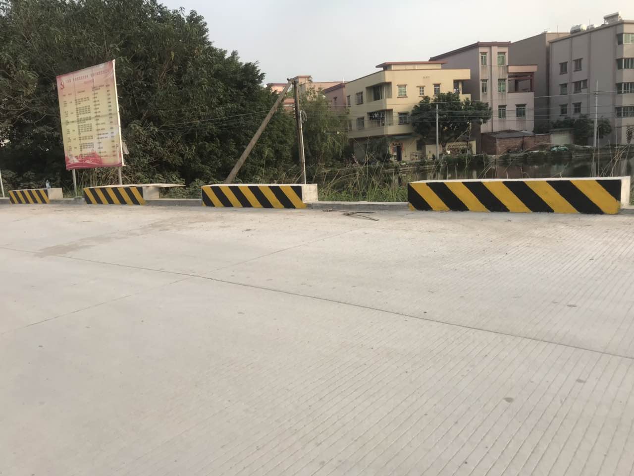 墻角反光漆該怎么施工呢？