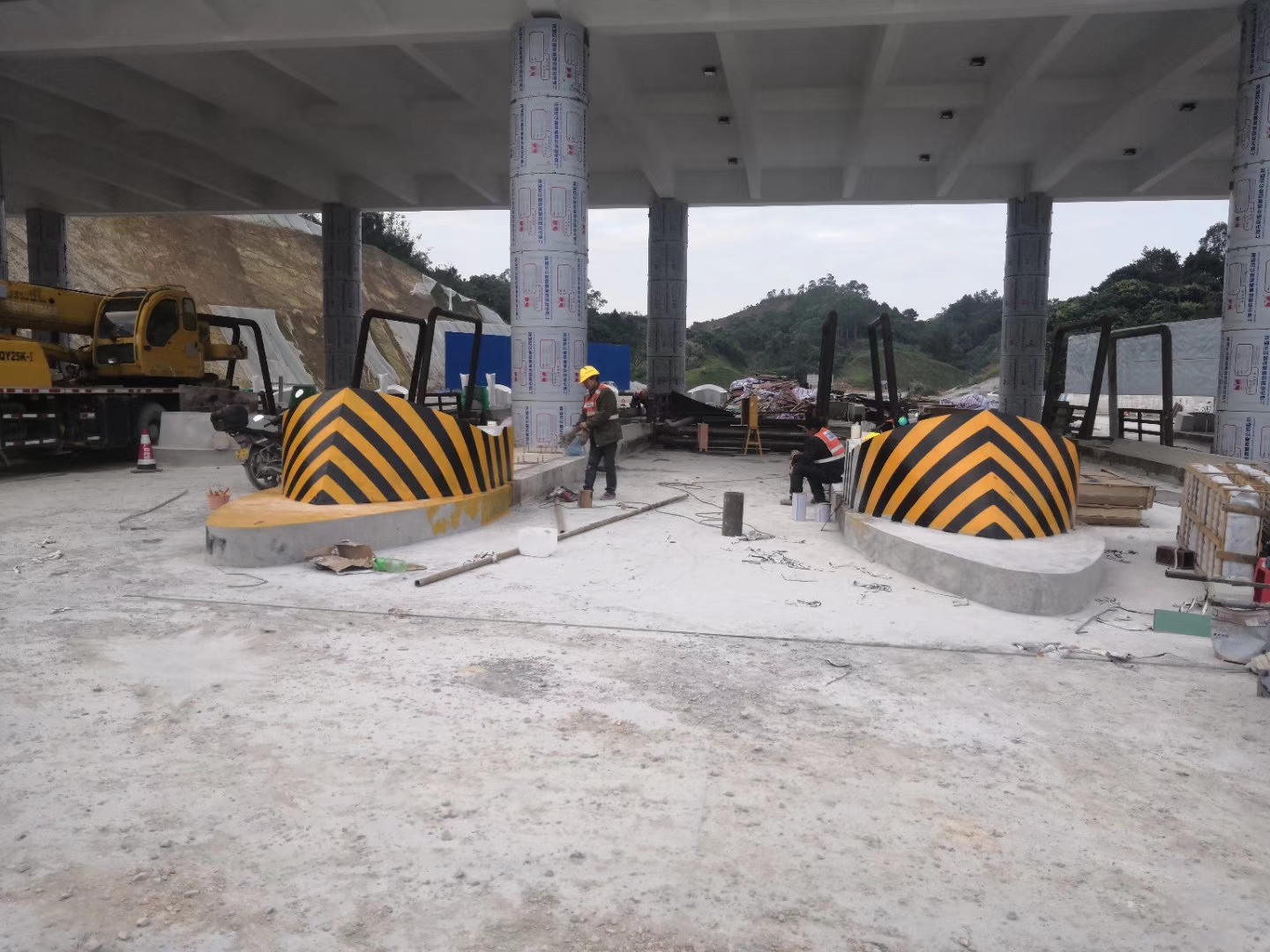 高速護(hù)欄反光漆怎么樣才不容易產(chǎn)生氣泡？