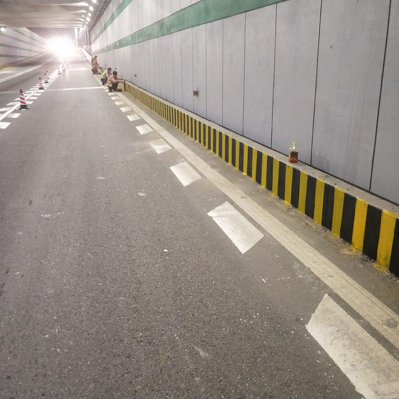 干凈對于公路隧道反光漆有多重要？