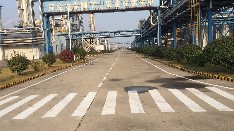 淺析馬路黃黑反光油漆的存儲和施工環境