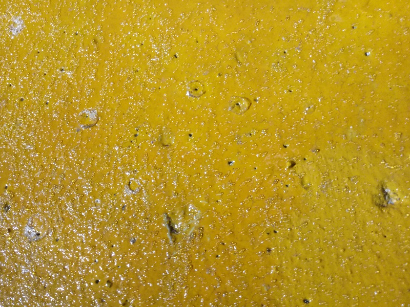 導致隔離墩反光涂料出現這種弊病的原因有哪些？