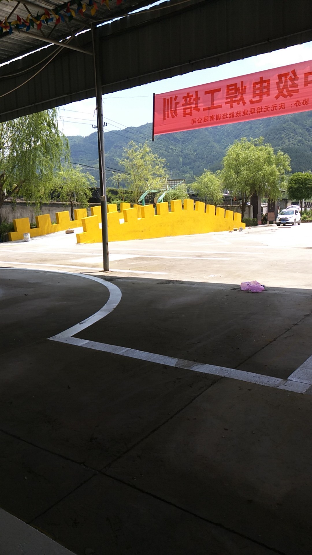 夏日里的一抹黃——會勝反光漆