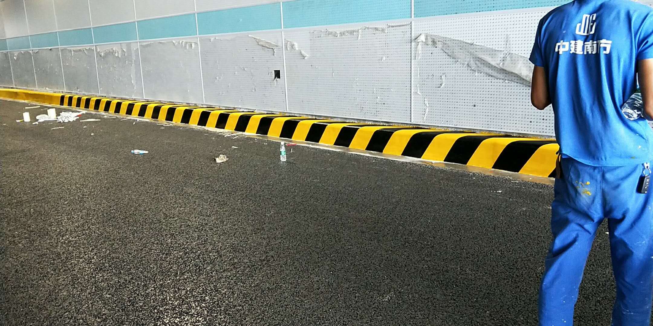 用在馬路兩邊警示使用什么油漆？