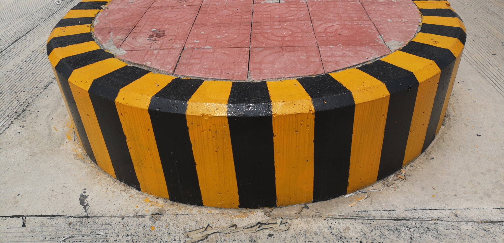 道路路沿怎么涂刷反光油漆？