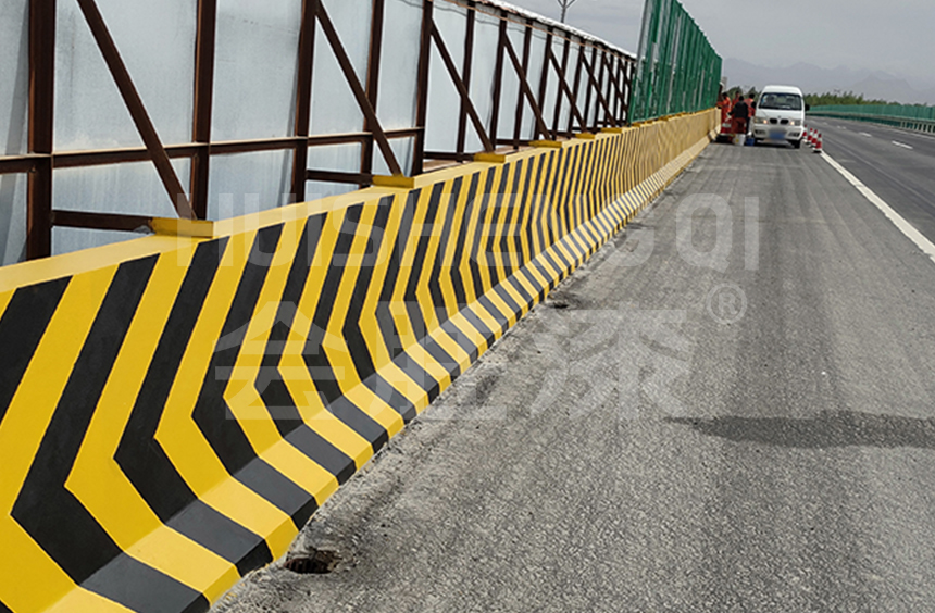 有沒有涂刷在交通設施上可以反光的油漆？