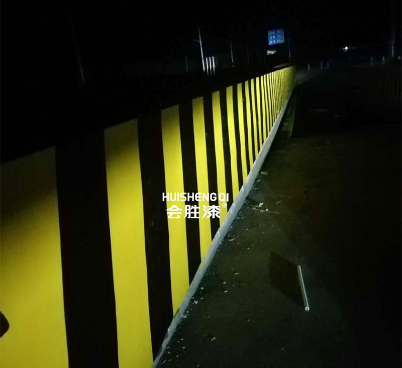 水性反光漆可以直接涂刷在水泥墩上嗎？