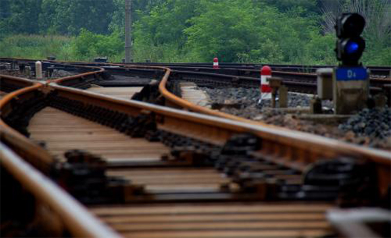 手機沒有微信沒法用，道路沒有反光漆不安全！