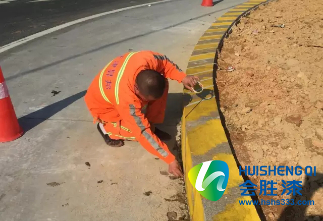 1527582018521033.jpg 反光漆膠帶粘貼3.jpg