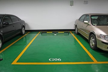 停車位劃線反光油漆.jpg 停車位劃線反光油漆.jpg