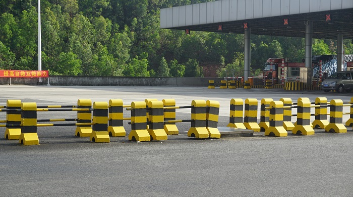 高速公路反光油漆.jpg 高速公路反光油漆.jpg