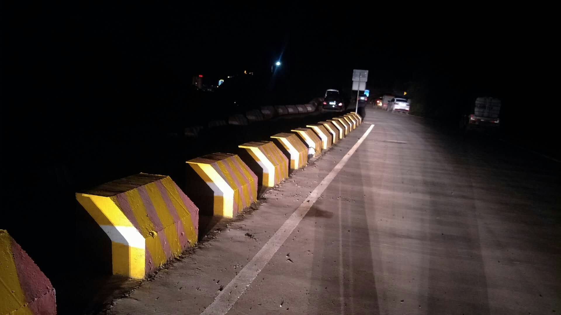 水泥墩柱反光漆 水泥墩柱反光漆