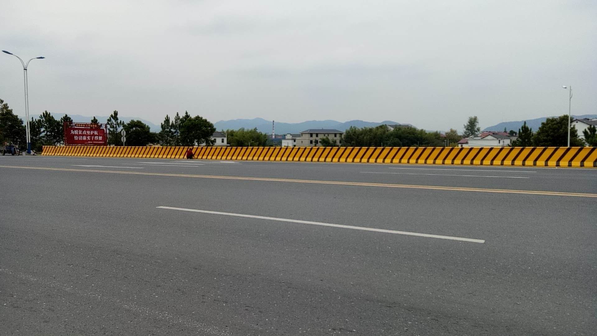 道路黃黑反光漆效果圖