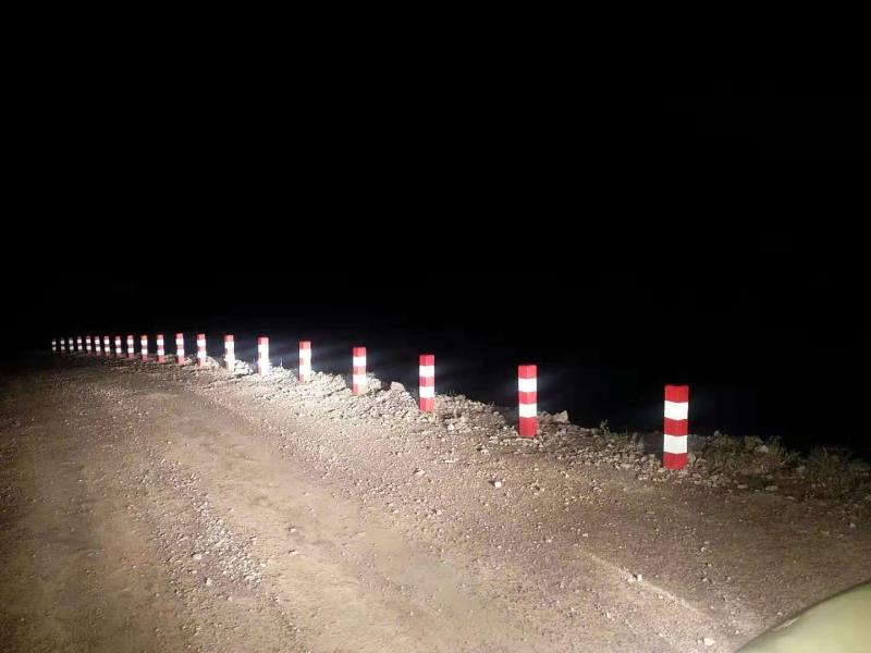 水泥防撞墩反光漆效果圖 水泥防撞墩反光漆效果圖