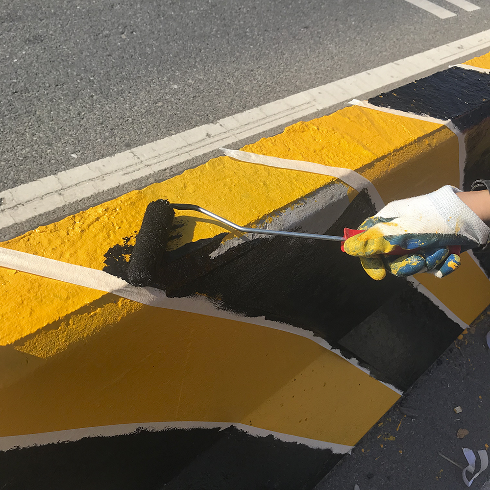 隔離墻警示反光漆涂刷工程 隔離墻警示反光漆涂刷工程